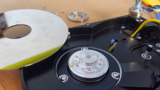 fixing the read/write plate on Hard disk Motor