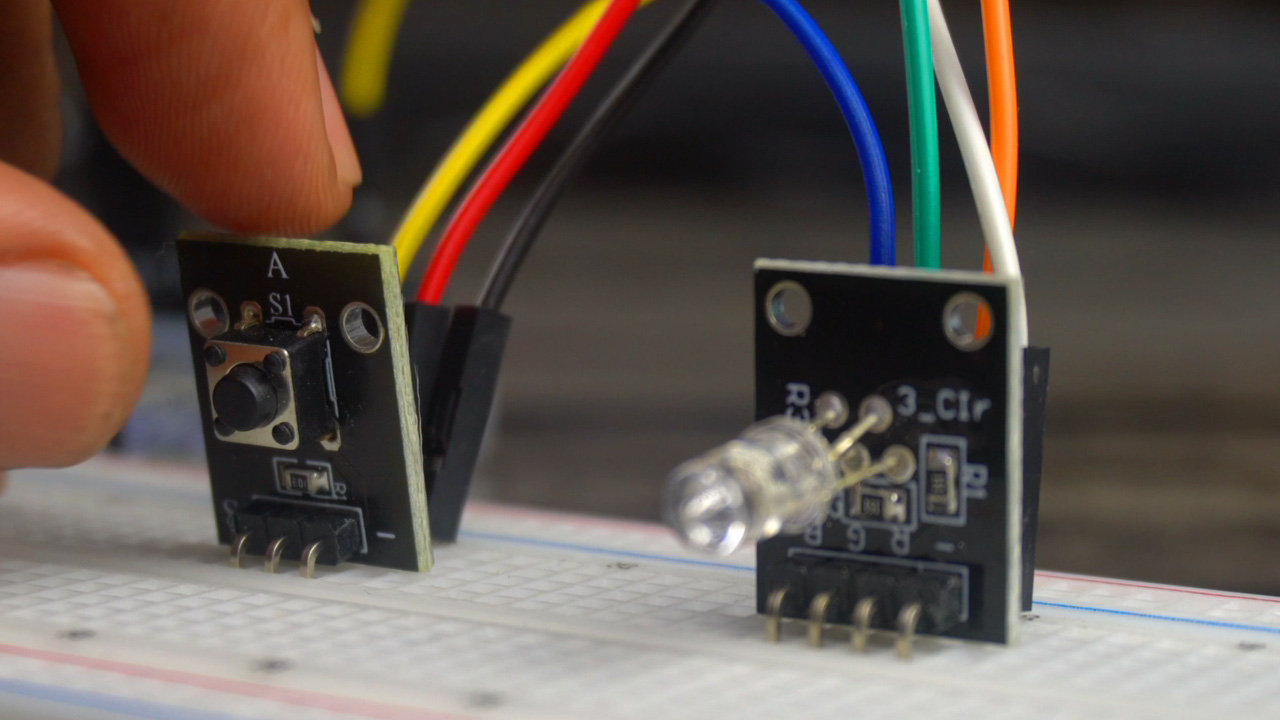 Push button with Arduino Uno R4