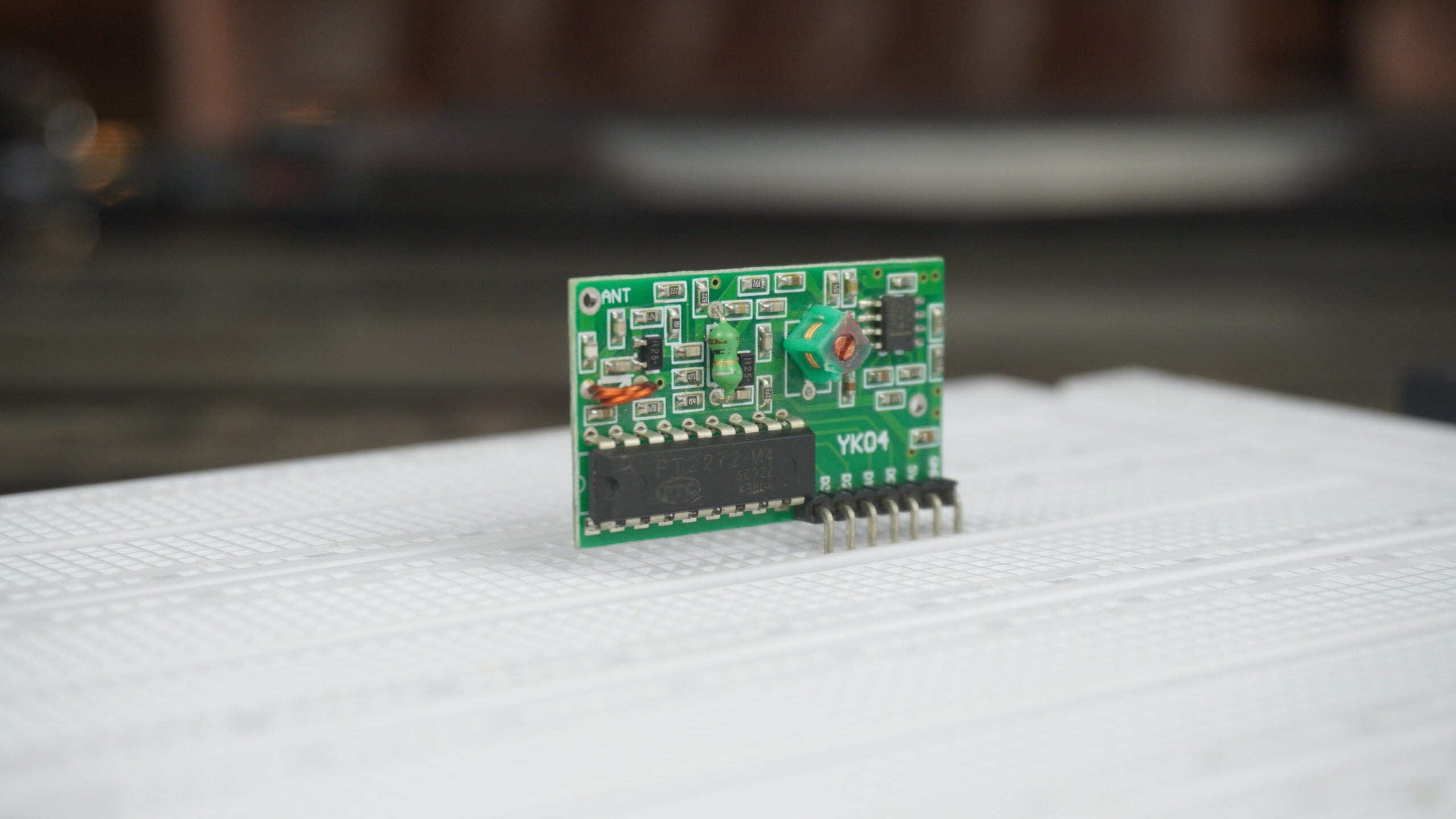 433MHz RF receiver module for wireless signal reception
