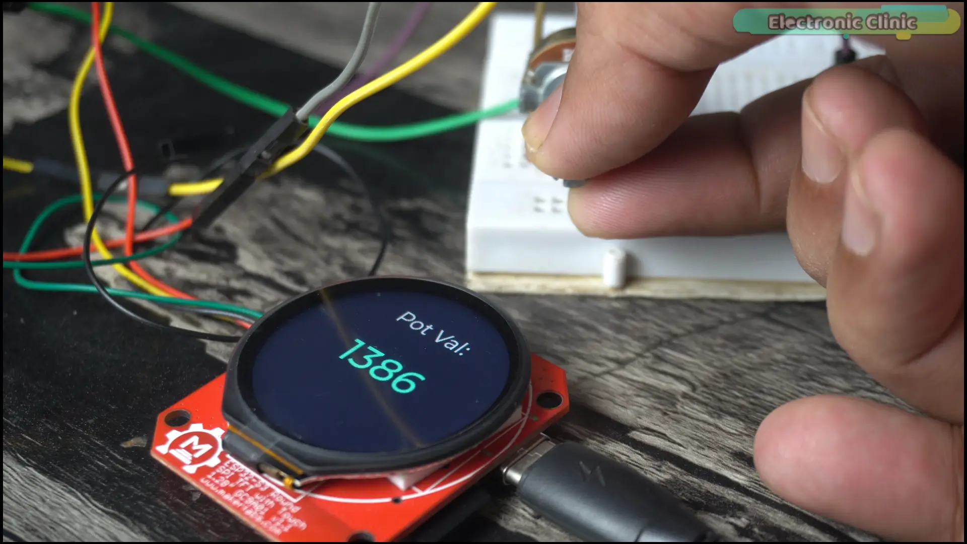 Adjusting a potentiometer to update live values on an ESP32-S3 round TFT display