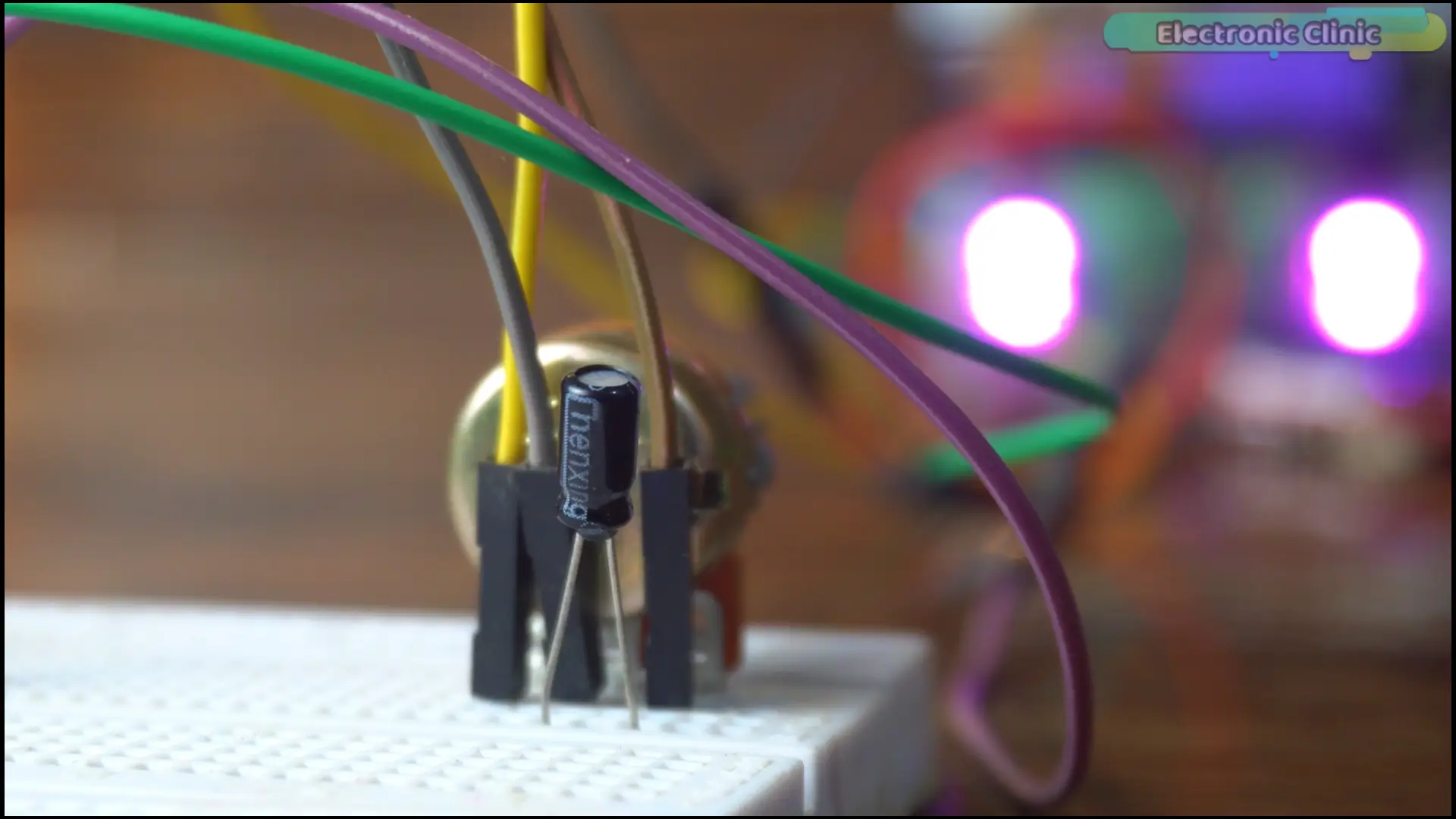 Stabilizing analog inputs with an electrolytic capacitor