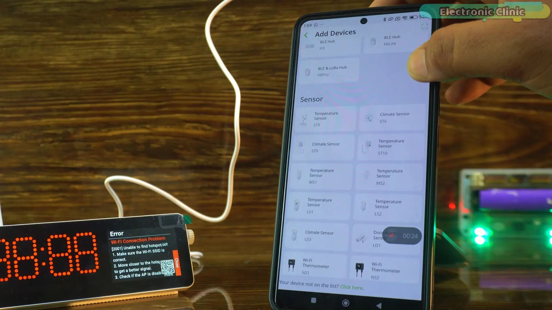 Mocreo H5 Pro Hub connected to multiple wireless LoRa sensors