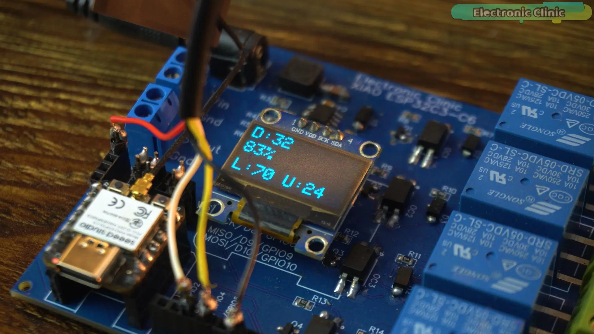 Water level monitoring on OLED display using ESP32 and WiFi