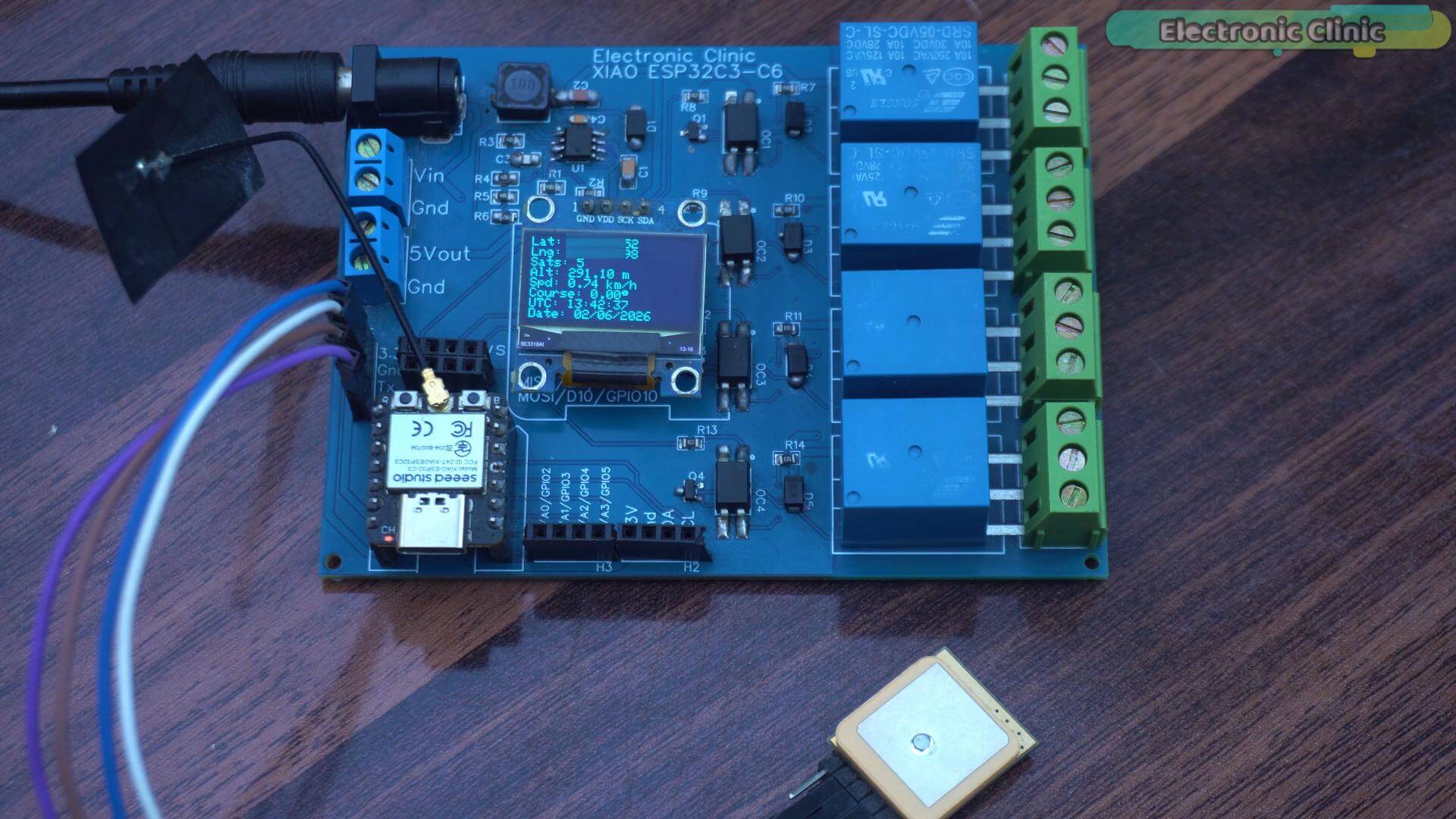 Carrier board OLED display showing 5 satellites and GPS telemetry