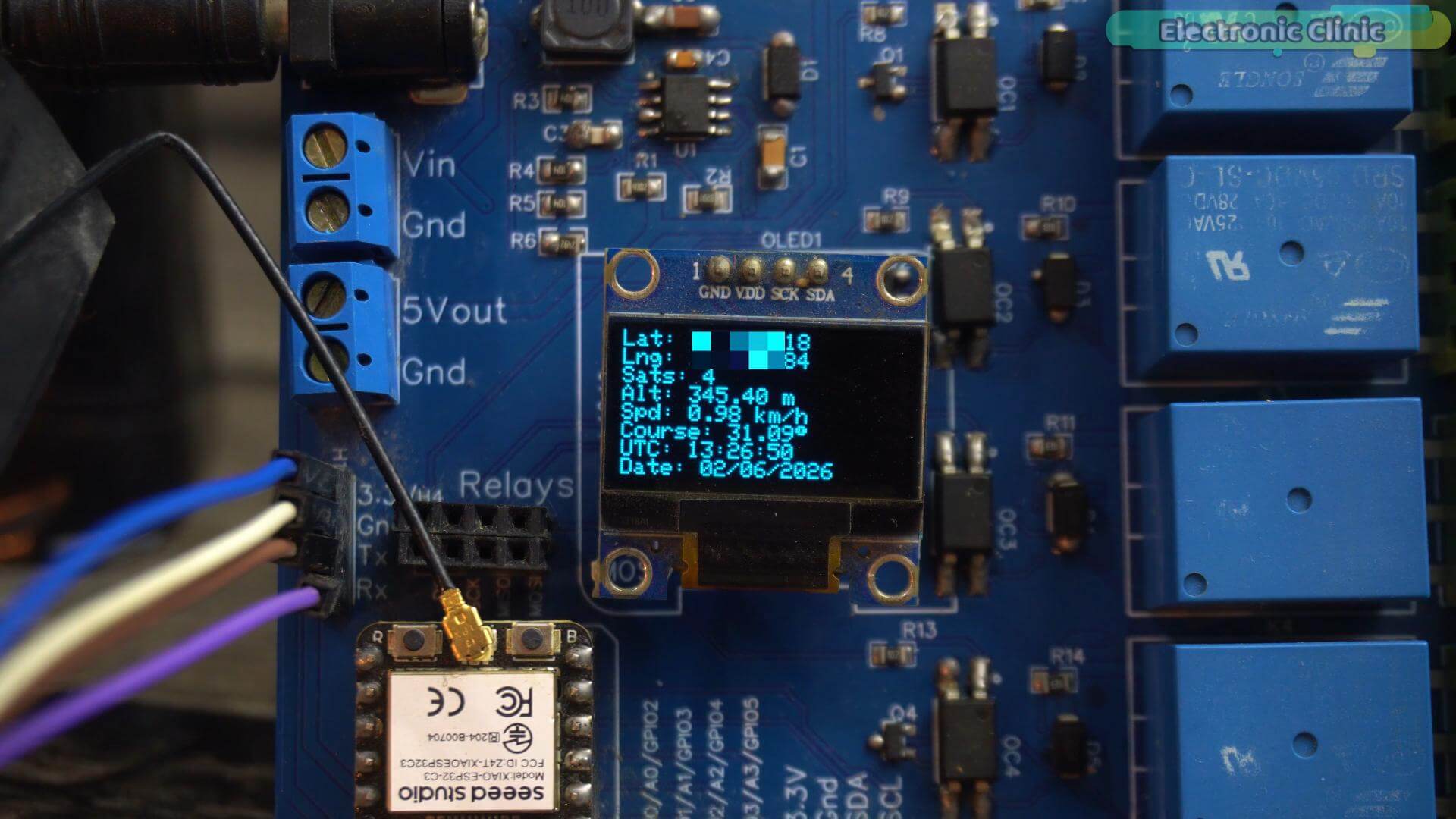 ESP32 GPS tracker OLED display showing an active satellite fix